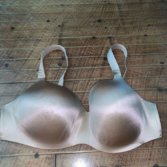 Soma satiny nude Enhancing Shape Wireless 40B bra - Picture 1 of 3
